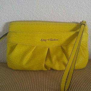 Juicy wristlet